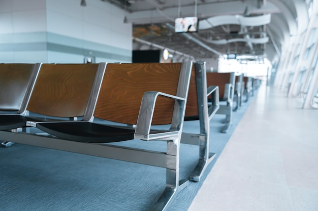 Photo deserted airport terminal. rows of empty seats in the waiting room