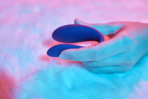 Photo desire concept woman lying in bed holding a dildo vibrator in her hand to help herself