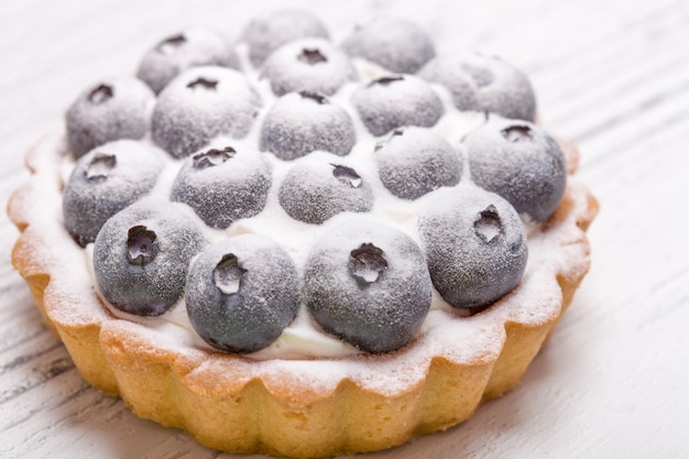 Dessert basket with blueberries and powdered sugar.