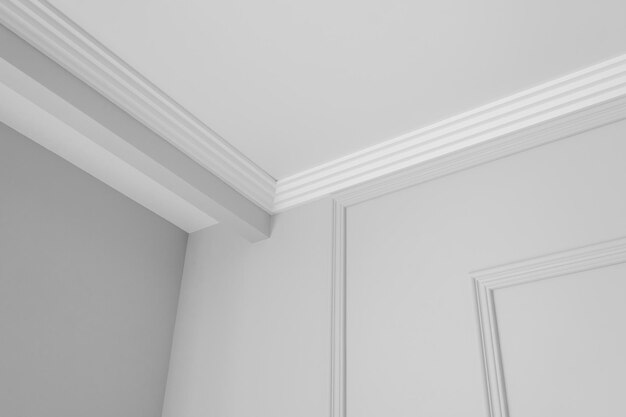 Photo detail of corner ceiling cornice with intricate crown moulding