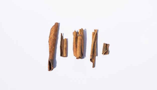 Photo detailed image of raw cinnamon stick showcasing its earthy texture and natural shape