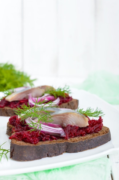 Dietary sandwiches with herring