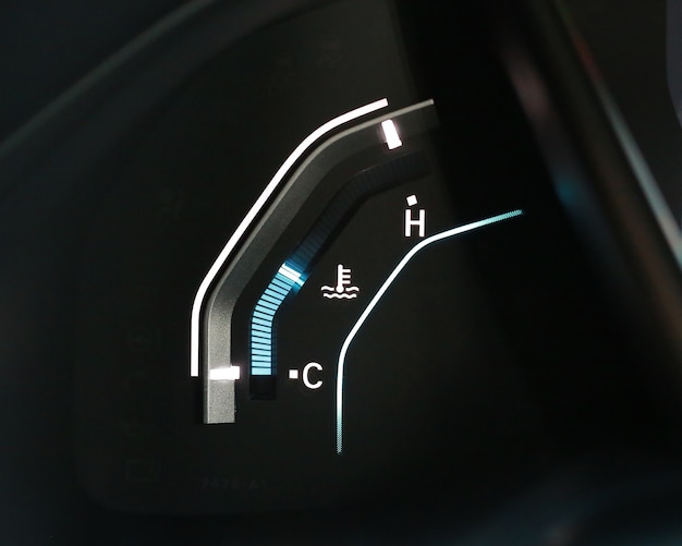 Photo digital temperature gauge in car dashboard