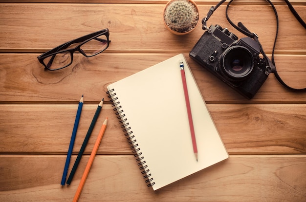 Photo directly above shot of objects on wooden table