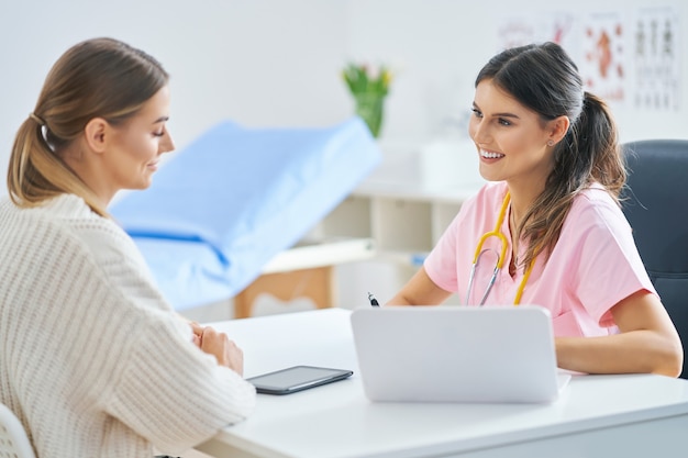 doctor explaining diagnosis to her female patient