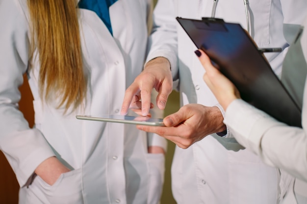 Doctors discussing patient's cardiogram on the tablet.