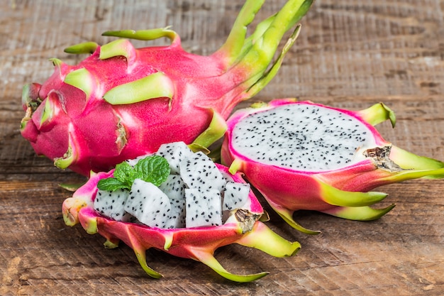 Dragon fruit for dessert，pitaya