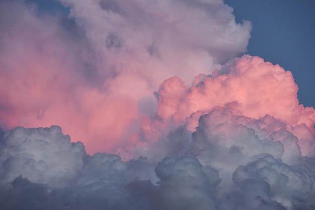 Photo dramatic cloudscape in the twilight with sunset sunrise