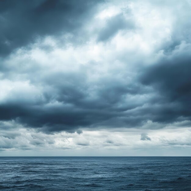 Photo dramatic stormy clouds over a vast choppy sea