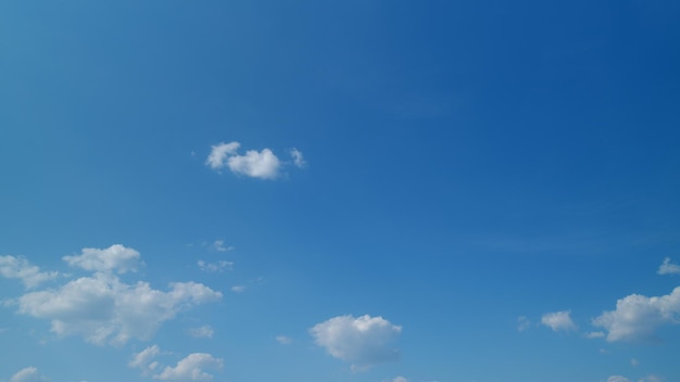 Photo dramatic summer cloudscape blue sky white clouds changing cloudscape timelapse