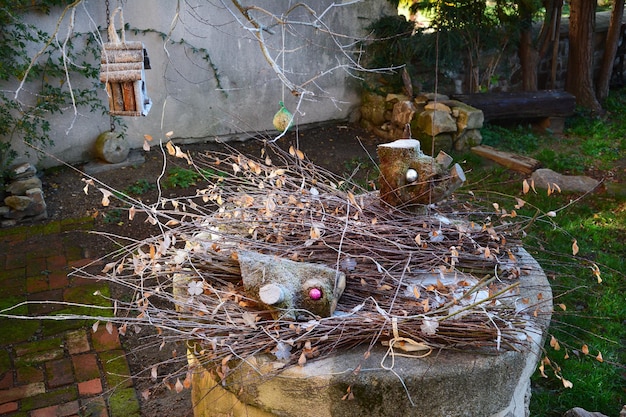 Dried branches and leaves as decorations in the garden