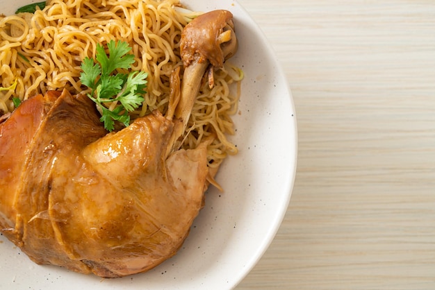 Dried Noodles with Braised Chicken