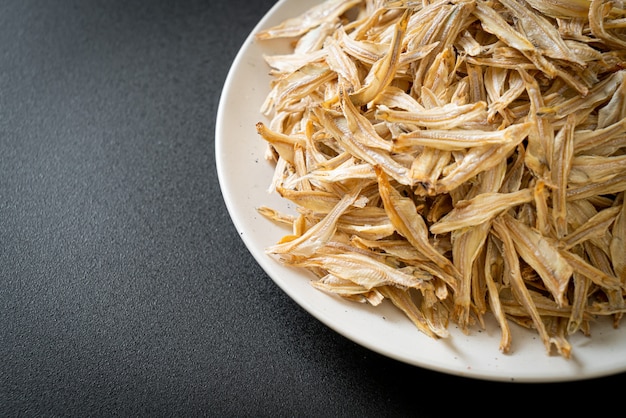 dried small crispy bake fish