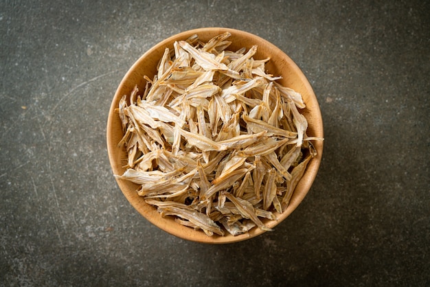 dried small crispy bake fish