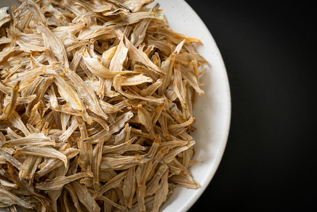 dried small crispy bake fish