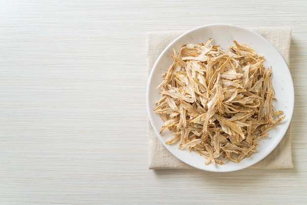 dried small crispy fish