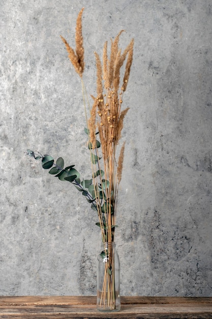 Dry decorative bouquet in a vase.