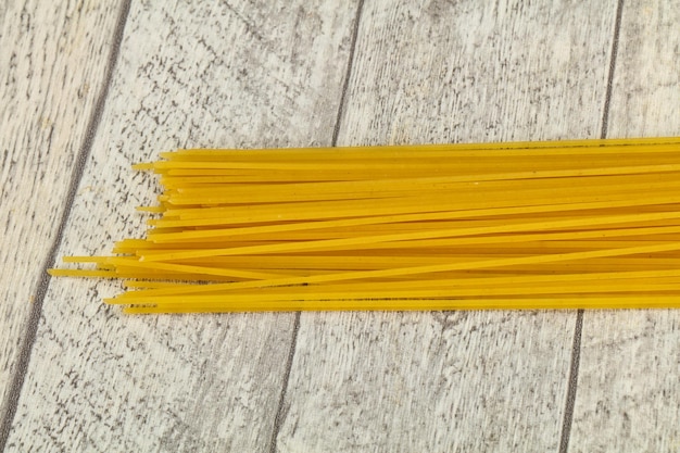 Dry raw spaghetti for bowling