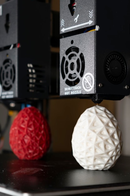 Dual extruder 3d printer which finished printing two bicolor egg model idex technology