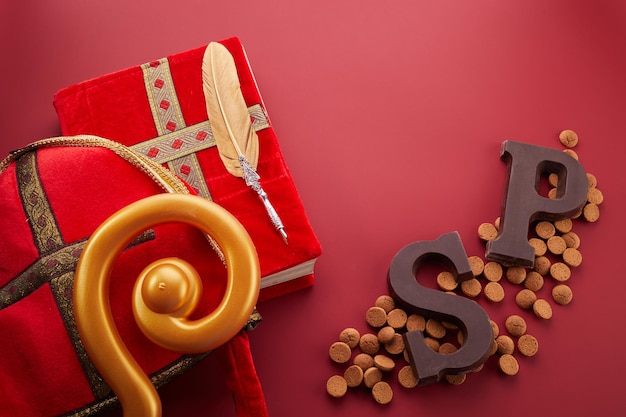 Photo dutch holiday sinterklaas background with mitre or mijter staff and book of sinterklaas