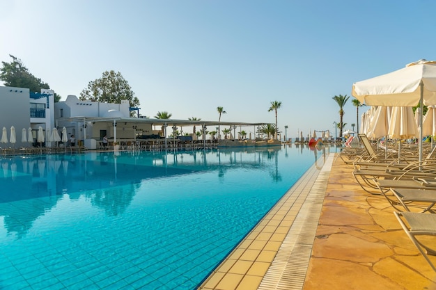 In the early morning tourists will find a pool with clear warm water