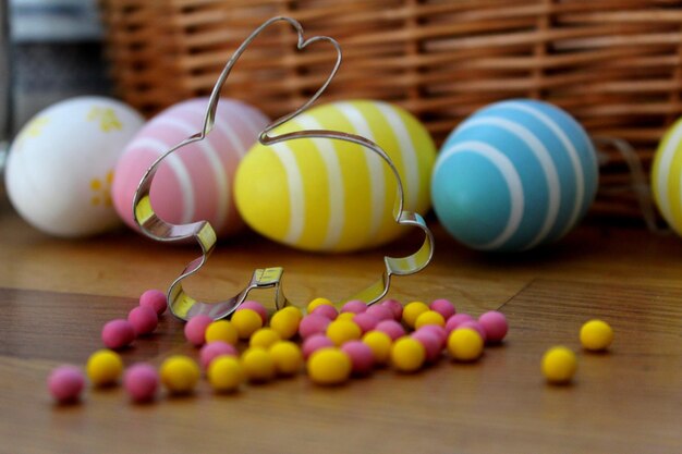 Photo easter colored colorful eggs cutter bunny gingerbread decoration detail pink yellow sweet candy