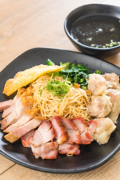 Egg noodle with red roast pork