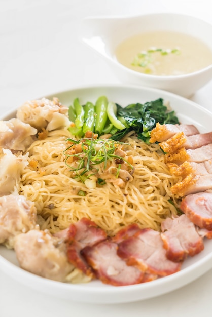 Egg noodle with red roast pork