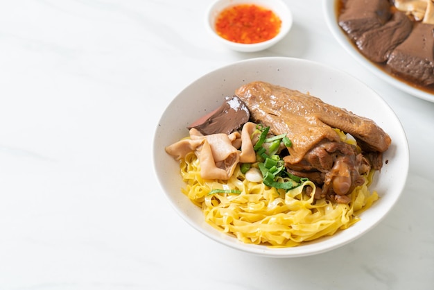 Egg noodles served dry with braised duck