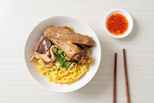 Egg noodles served dry with braised duck