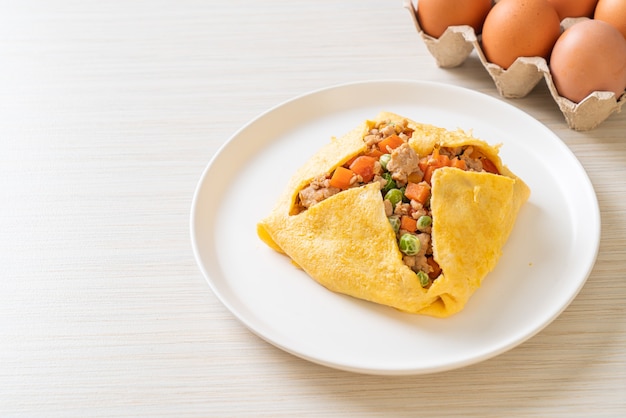 egg wrap or stuffed egg with minced pork, carrot, tomato and green pea