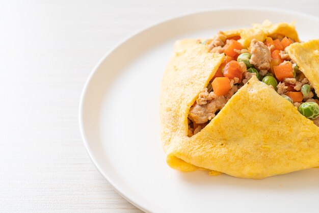 egg wrap or stuffed egg with minced pork, carrot, tomato and green pea