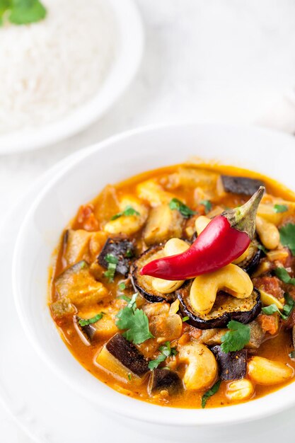 Eggplant curry with cashew nuts