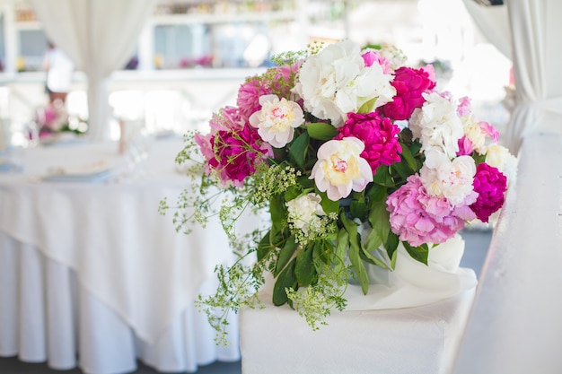 Elegant flower decoration on the table in restaurant for an event party or wedding