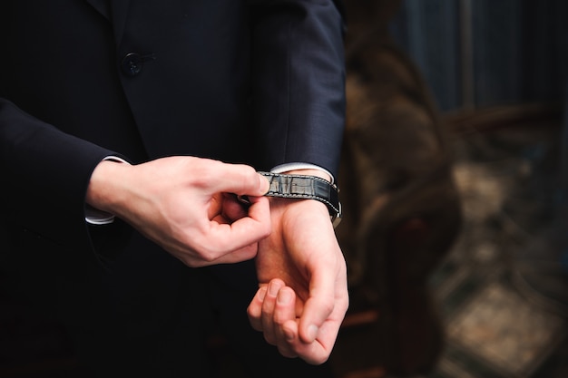 Elegant groom dressing in a wedding suit