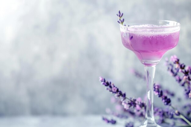 Photo elegant lavender cocktail in crystal glass with floral accents