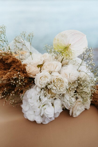 elegant wedding decorations made of natural flowers