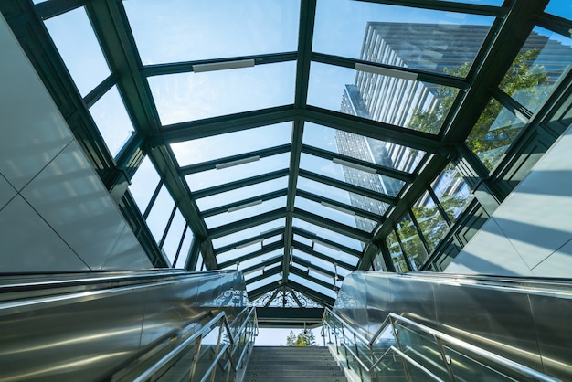 Elevators and Modern Office Buildings in the Financial Center