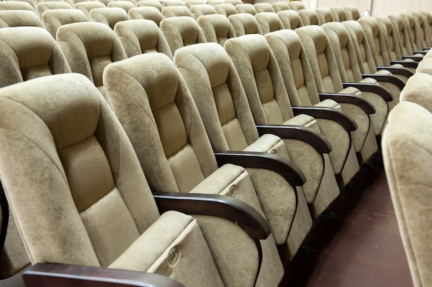 Photo empty auditorium with beige chairs, theatre or conference hall.