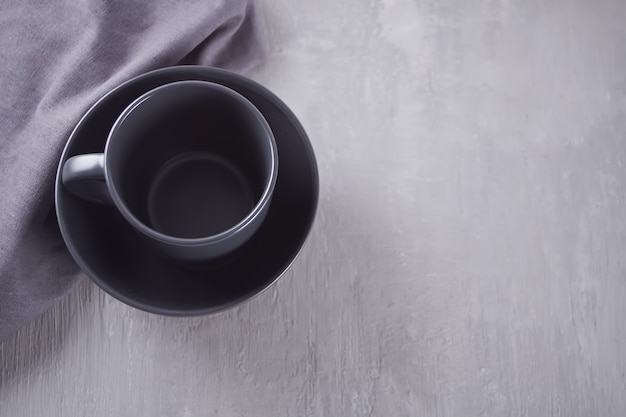 Empty black bowl and mug on the gray table.