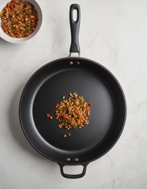 Photo empty frying pan for cooking placed on white background