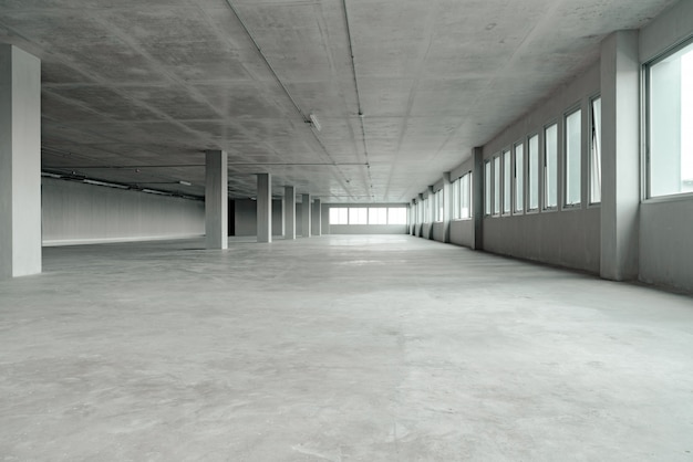 Photo empty room office space building with cement material structure 