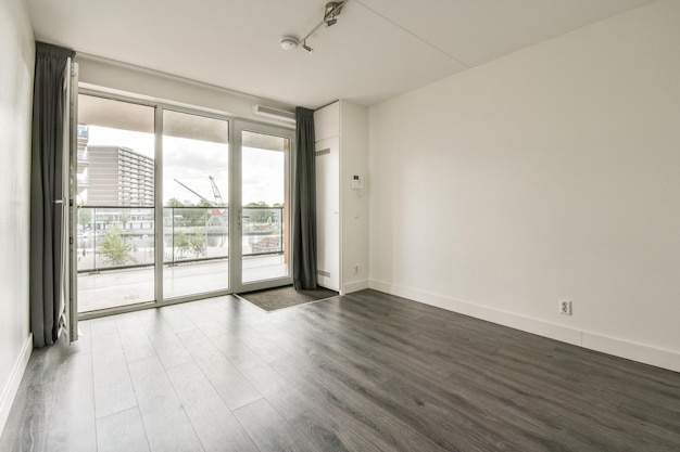 Empty room with white walls and parquet floor