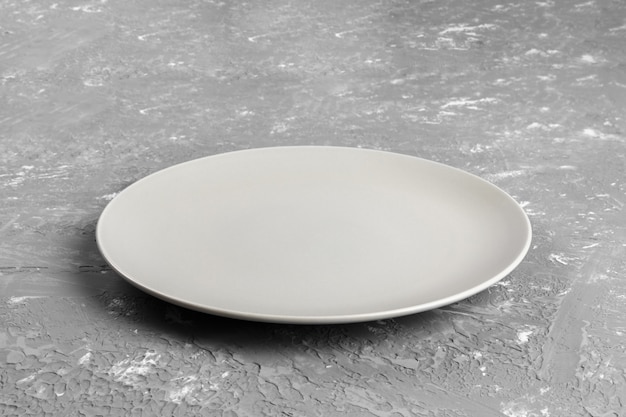 Empty white plate 