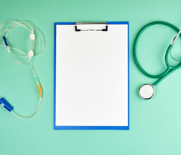 Photo empty white sheets and  medical stethoscope with copyspace