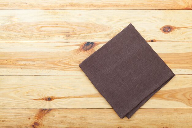 Photo empty wooden table and cloth napkin