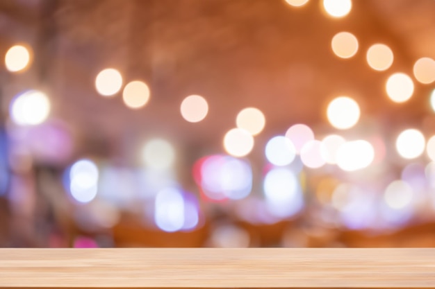 Photo empty wooden table top with blurred background of bokeh lights