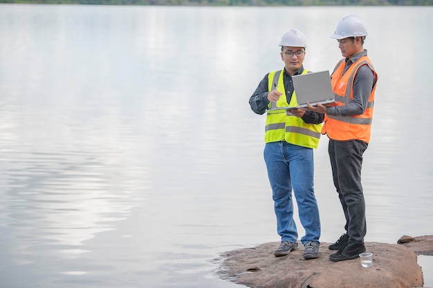 Environmental engineers inspect water qualityBring water to the lab for testingCheck the mineral content in water and soilConsultation to solve the problem of chemical contaminated water sources