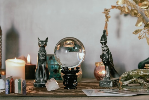 Photo esoteric divination setup with tarot cards and crystal ball