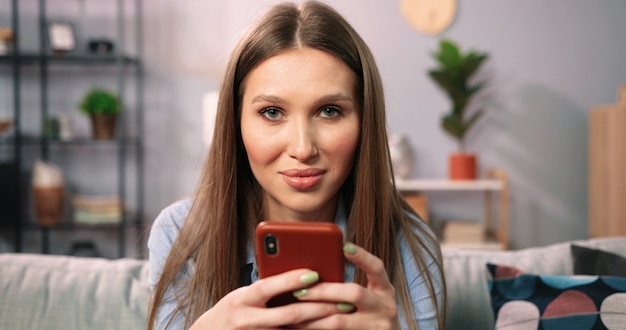 Expressive young woman posing indoor